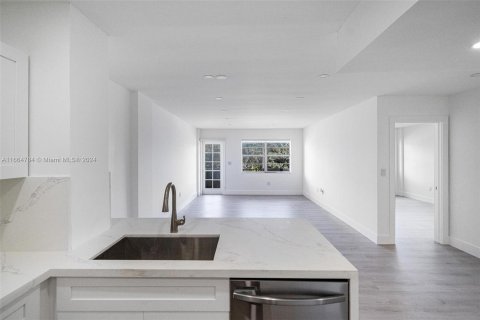 Condo in Miami Beach, Florida, 1 bedroom  № 1377598 - photo 8