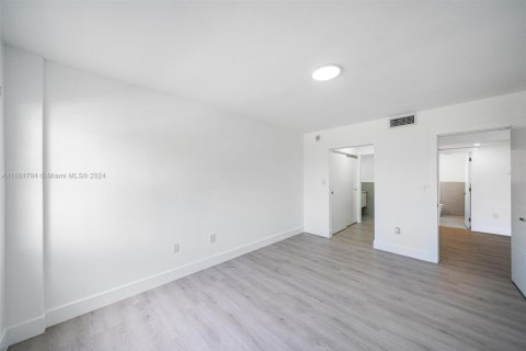 Condominio en venta en Miami Beach, Florida, 1 dormitorio, 73.58 m2 № 1377598 - foto 11