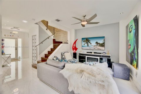 Adosado en venta en Miramar, Florida, 3 dormitorios, 140.1 m2 № 1377692 - foto 11