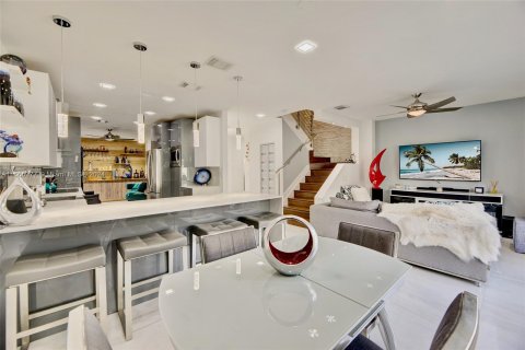 Adosado en venta en Miramar, Florida, 3 dormitorios, 140.1 m2 № 1377692 - foto 7