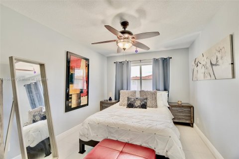 Adosado en venta en Miramar, Florida, 3 dormitorios, 140.1 m2 № 1377692 - foto 23