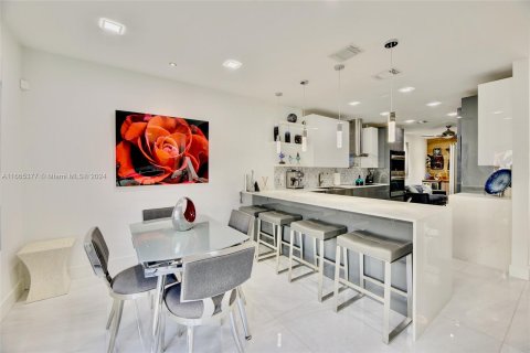 Adosado en venta en Miramar, Florida, 3 dormitorios, 140.1 m2 № 1377692 - foto 5