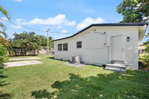 House in Hollywood, Florida 4 bedrooms, 181.62 sq.m. № 1210075 - photo 23