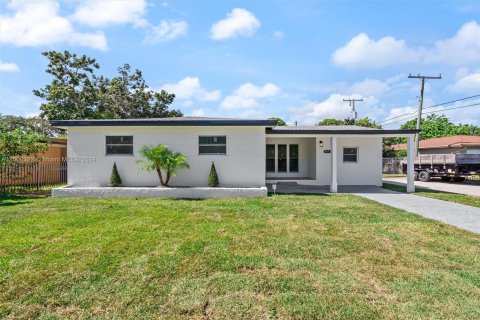 House in Hollywood, Florida 4 bedrooms, 181.62 sq.m. № 1210075 - photo 2