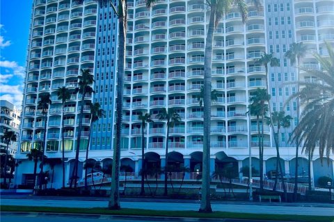 Condo in Miami Beach, Florida, 1 bedroom  № 1293410 - photo 2