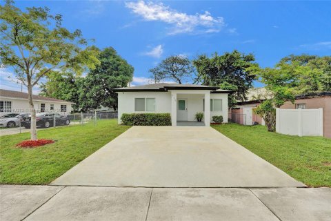 Villa ou maison à vendre à Dania Beach, Floride: 3 chambres, 137.77 m2 № 1325403 - photo 1