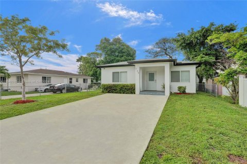 Villa ou maison à vendre à Dania Beach, Floride: 3 chambres, 137.77 m2 № 1325403 - photo 21