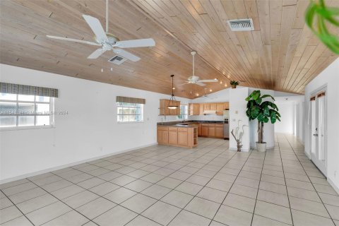 House in Tavernier, Florida 4 bedrooms, 226.77 sq.m. № 1039960 - photo 7