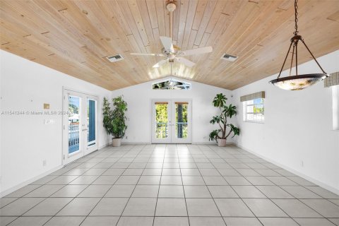 Casa en venta en Tavernier, Florida, 4 dormitorios, 226.77 m2 № 1039960 - foto 14
