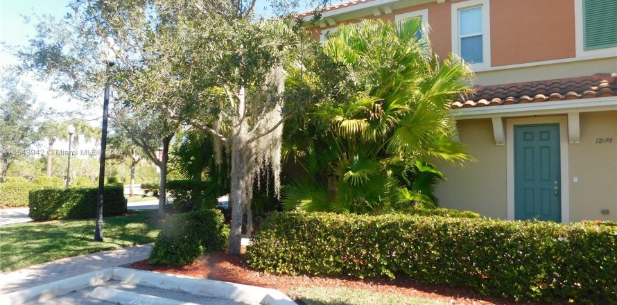Townhouse in Sunrise, Florida 3 bedrooms № 1047238
