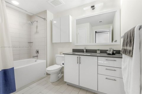 Condo in Miami, Florida, 2 bedrooms  № 1047266 - photo 20