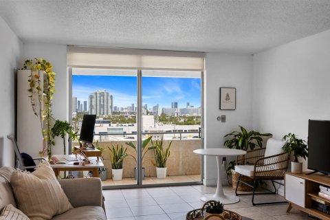 Condo in Miami Beach, Florida, 1 bedroom  № 1226916 - photo 10