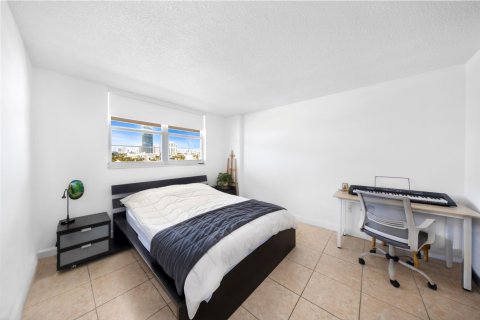 Condo in Miami Beach, Florida, 1 bedroom  № 1226916 - photo 16