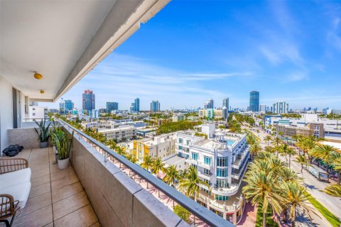 Condo in Miami Beach, Florida, 1 bedroom  № 1226916 - photo 13