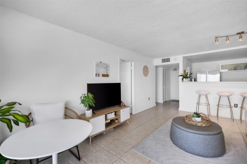 Condo in Miami Beach, Florida, 1 bedroom  № 1226916 - photo 21