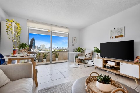 Condo in Miami Beach, Florida, 1 bedroom  № 1226916 - photo 17