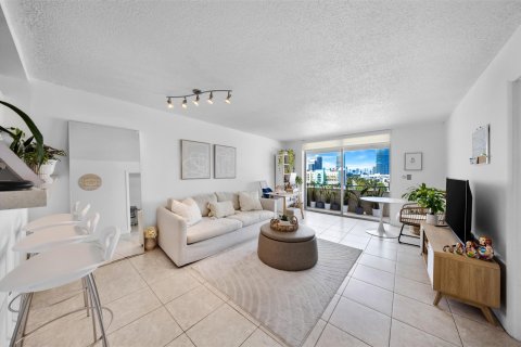 Condo in Miami Beach, Florida, 1 bedroom  № 1226916 - photo 26