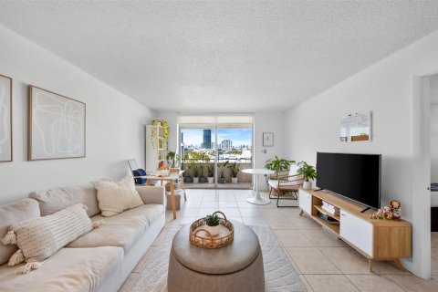 Condo in Miami Beach, Florida, 1 bedroom  № 1226916 - photo 25