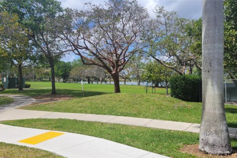 Condo in Oakland Park, Florida, 1 bedroom  № 1076937 - photo 11