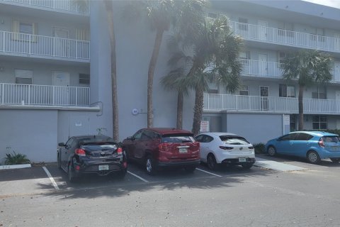 Condo in Oakland Park, Florida, 1 bedroom  № 1076937 - photo 10