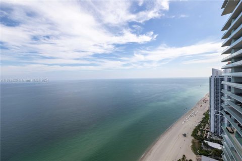 Condo in Sunny Isles Beach, Florida, 3 bedrooms  № 1396010 - photo 1