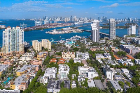 Condominio en venta en Miami Beach, Florida, 2 dormitorios, 117.71 m2 № 1074000 - foto 13