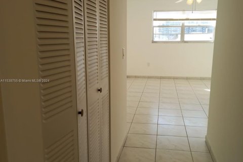 Copropriété à vendre à Miami Beach, Floride: 1 chambre, 81.29 m2 № 1033350 - photo 11