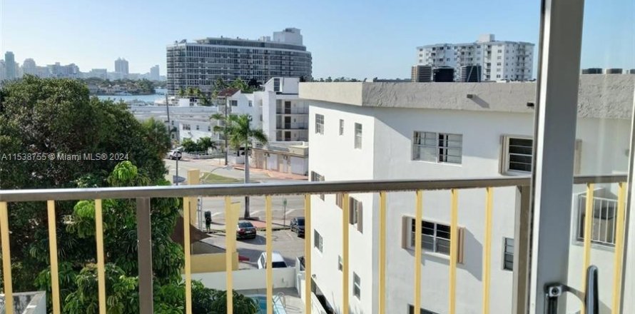 Condominio en Miami Beach, Florida, 1 dormitorio  № 1033350