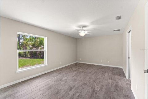 House in Port Charlotte, Florida 3 bedrooms, 149.85 sq.m. № 1247489 - photo 11