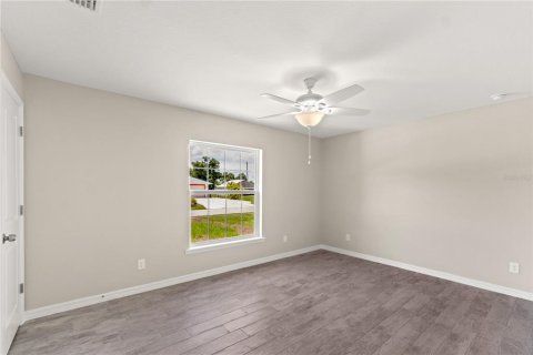 House in Port Charlotte, Florida 3 bedrooms, 149.85 sq.m. № 1247489 - photo 17