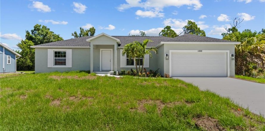 House in Port Charlotte, Florida 3 bedrooms, 149.85 sq.m. № 1247489