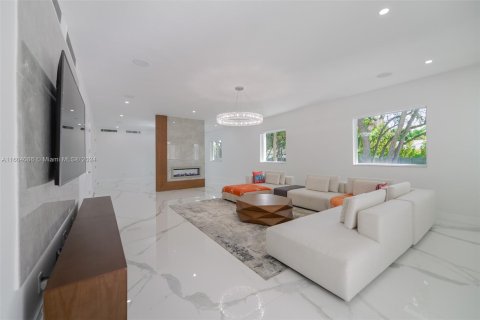 Casa en venta en Palmetto Bay, Florida, 8 dormitorios, 755.2 m2 № 1223910 - foto 14