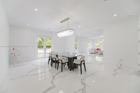 Casa en venta en Palmetto Bay, Florida, 8 dormitorios, 755.2 m2 № 1223910 - foto 9