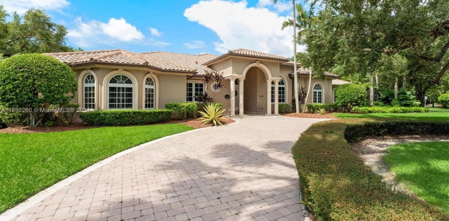 Villa ou maison à Coral Gables, Floride 5 chambres, 402.55 m2 № 1356724