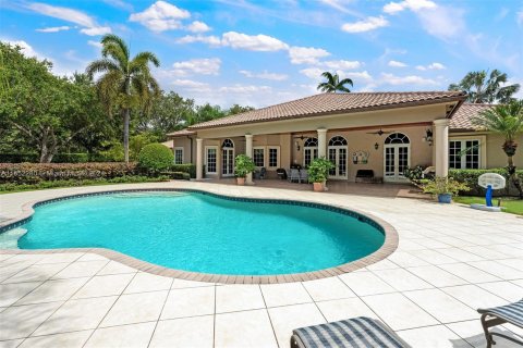 Villa ou maison à vendre à Coral Gables, Floride: 5 chambres, 402.55 m2 № 1356724 - photo 2