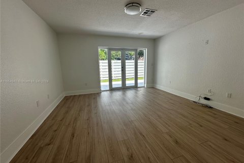 Villa ou maison à louer à Miami, Floride: 3 chambres, 185.99 m2 № 1356681 - photo 20