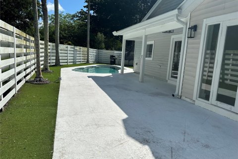 Villa ou maison à louer à Miami, Floride: 3 chambres, 185.99 m2 № 1356681 - photo 3