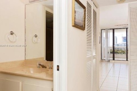 Condo in Miami, Florida, 1 bedroom  № 1356683 - photo 8