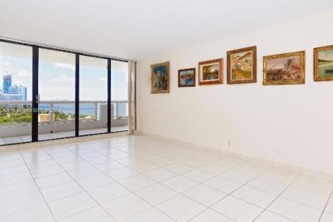 Condo in Miami, Florida, 1 bedroom  № 1356683 - photo 5