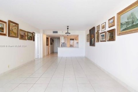 Condominio en venta en Miami, Florida, 1 dormitorio, 99.03 m2 № 1356683 - foto 3