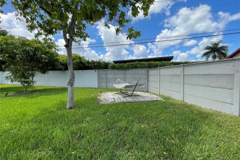 Casa en alquiler en Hialeah, Florida, 4 dormitorios, 184.04 m2 № 1356684 - foto 22