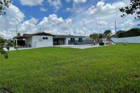 Villa ou maison à louer à Hialeah, Floride: 4 chambres, 184.04 m2 № 1356684 - photo 24