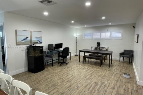 Casa en alquiler en Hialeah, Florida, 4 dormitorios, 184.04 m2 № 1356684 - foto 15