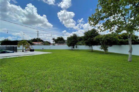 Villa ou maison à louer à Hialeah, Floride: 4 chambres, 184.04 m2 № 1356684 - photo 21