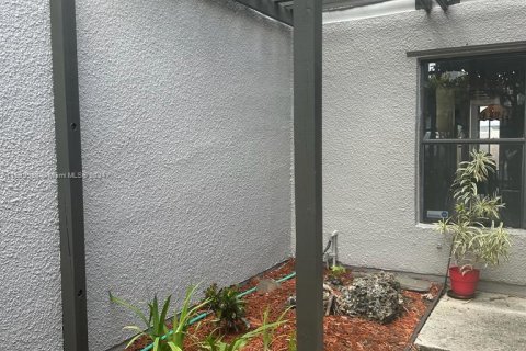 Townhouse in Pembroke Pines, Florida 3 bedrooms, 159.05 sq.m. № 1017869 - photo 12