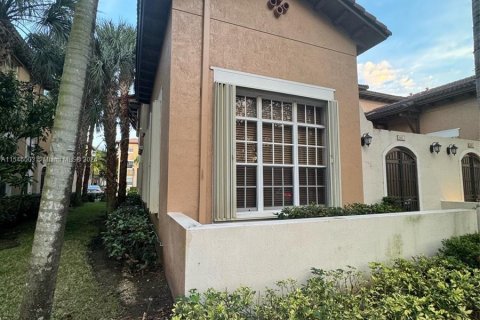 Adosado en venta en Pembroke Pines, Florida, 3 dormitorios № 1049593 - foto 3