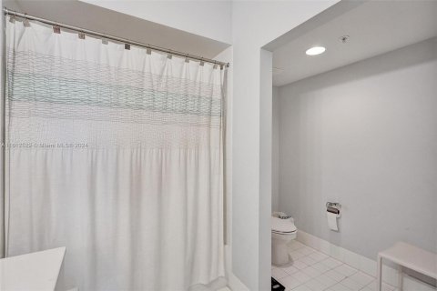 Condo in Fort Lauderdale, Florida, 2 bedrooms  № 1234832 - photo 18