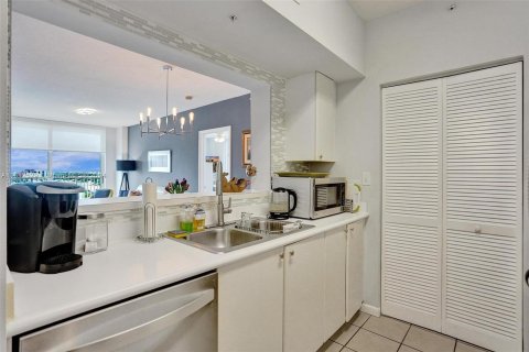 Condo in Fort Lauderdale, Florida, 2 bedrooms  № 1234832 - photo 23