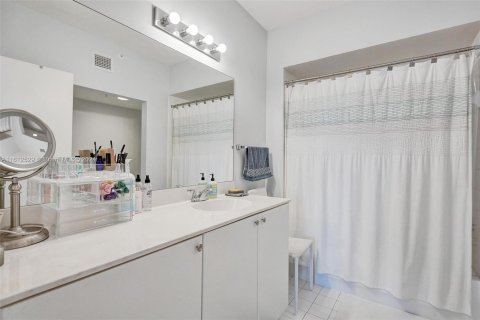 Condo in Fort Lauderdale, Florida, 2 bedrooms  № 1234832 - photo 17