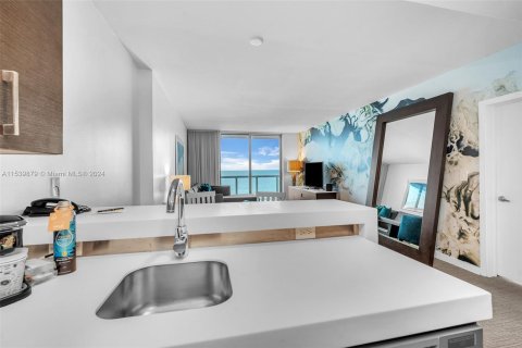 Condominio en venta en Sunny Isles Beach, Florida, 2 dormitorios, 111.58 m2 № 1033290 - foto 16